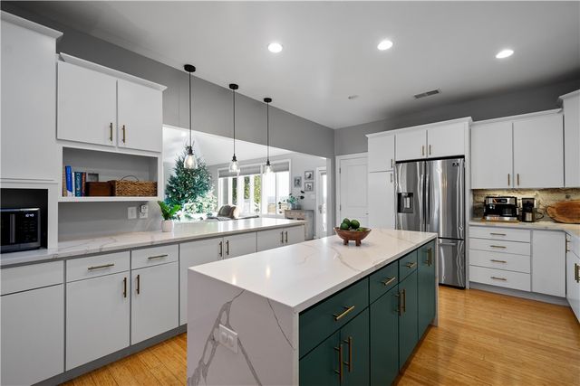 806 Harmony Rd, Ohio Twp, PA 15237