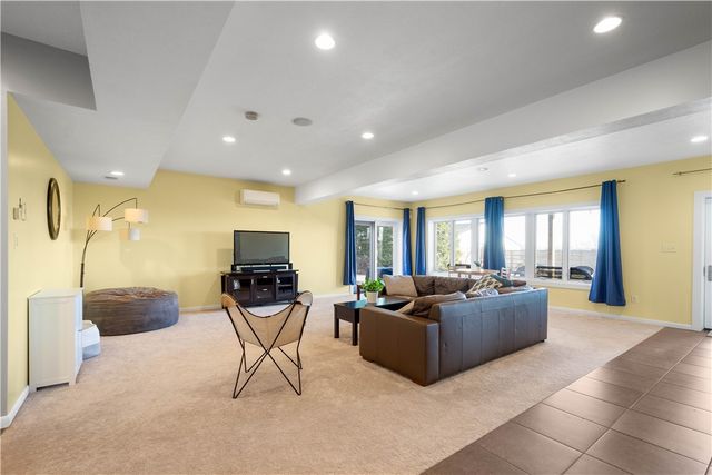 806 Harmony Rd, Ohio Twp, PA 15237