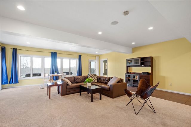 806 Harmony Rd, Ohio Twp, PA 15237