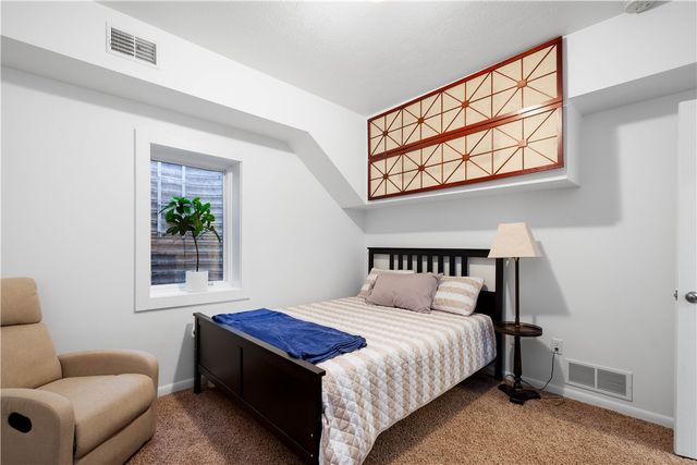 806 Harmony Rd, Ohio Twp, PA 15237