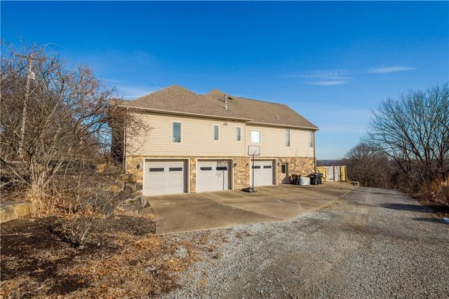 806 Harmony Rd, Ohio Twp, PA 15237