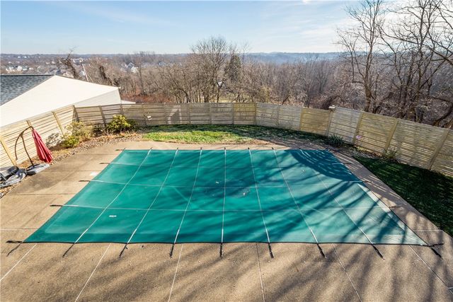 806 Harmony Rd, Ohio Twp, PA 15237