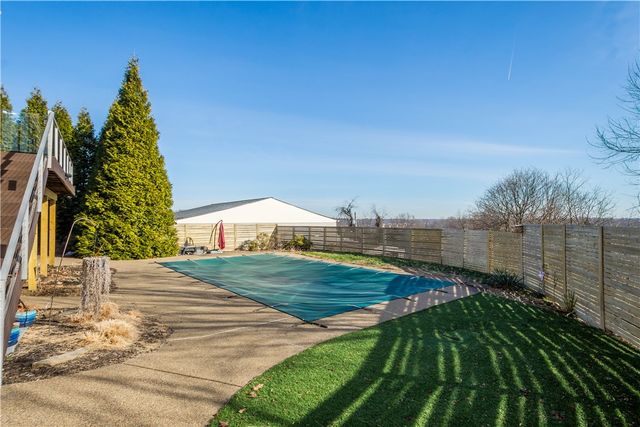 806 Harmony Rd, Ohio Twp, PA 15237