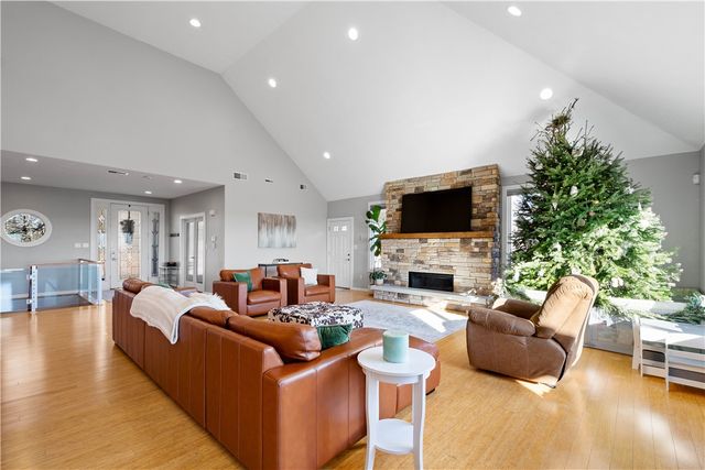 806 Harmony Rd, Ohio Twp, PA 15237