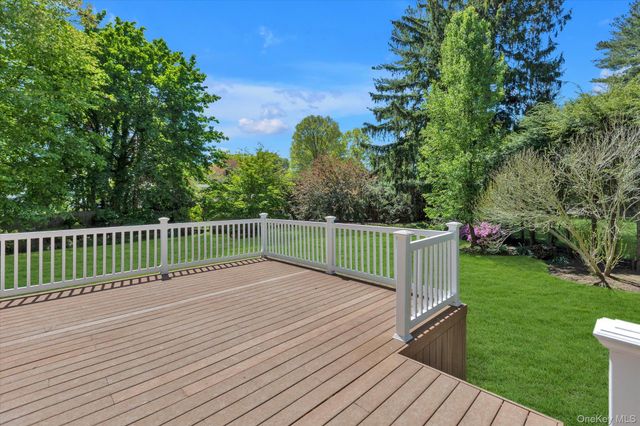 17 Claire Avenue, Huntington Station, NY 11746