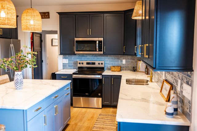 101 Spyglass LN, Huddleston, VA 24104