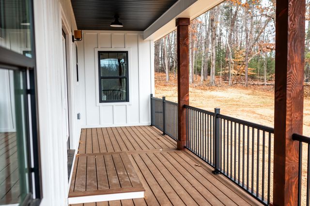 101 Spyglass LN, Huddleston, VA 24104