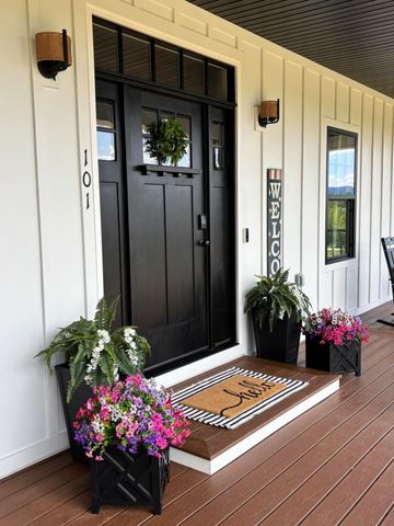 101 Spyglass LN, Huddleston, VA 24104