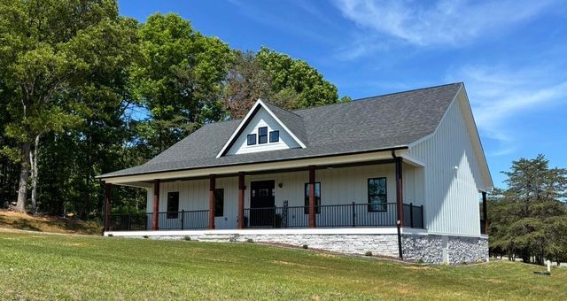 101 Spyglass LN, Huddleston, VA 24104