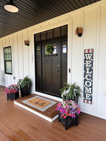 101 Spyglass LN, Huddleston, VA 24104