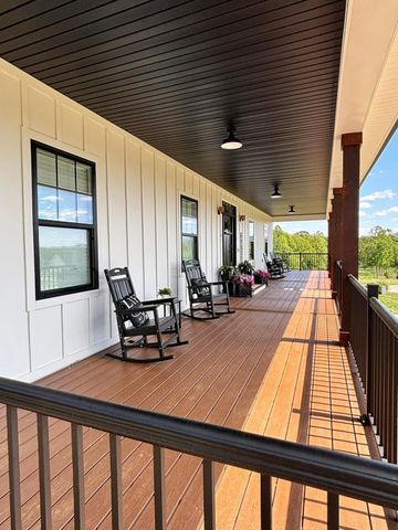 101 Spyglass LN, Huddleston, VA 24104