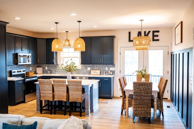 101 Spyglass LN, Huddleston, VA 24104
