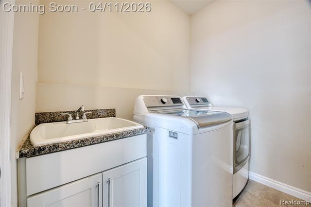 5809 Hartwick Drive, West Bloomfield, MI 48324