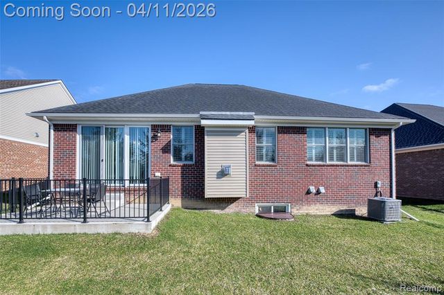 5809 Hartwick Drive, West Bloomfield, MI 48324
