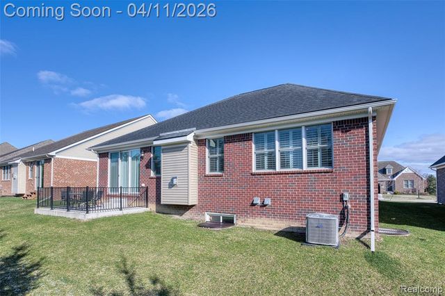 5809 Hartwick Drive, West Bloomfield, MI 48324