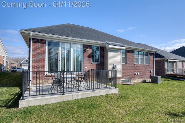 5809 Hartwick Drive, West Bloomfield, MI 48324