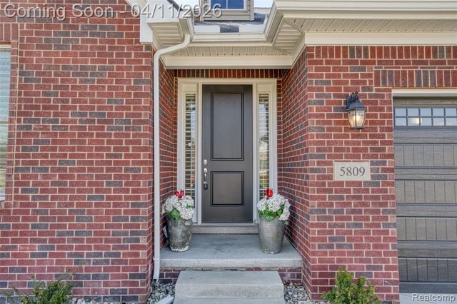 5809 Hartwick Drive, West Bloomfield, MI 48324