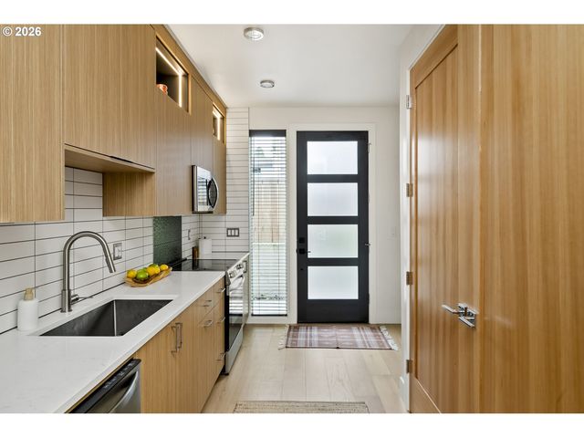 1792 Se SPOKANE St, Portland, OR 97202