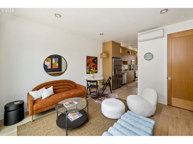 1792 Se SPOKANE St, Portland, OR 97202