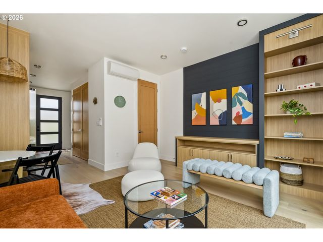 1792 Se SPOKANE St, Portland, OR 97202