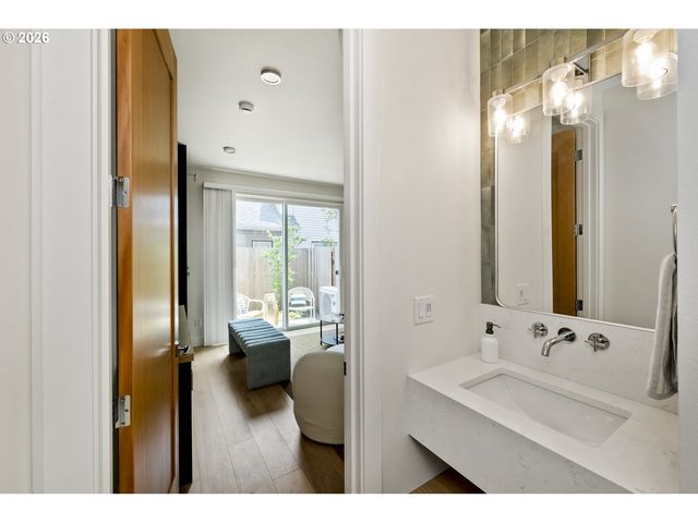 1792 Se SPOKANE St, Portland, OR 97202