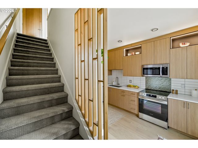 1792 Se SPOKANE St, Portland, OR 97202