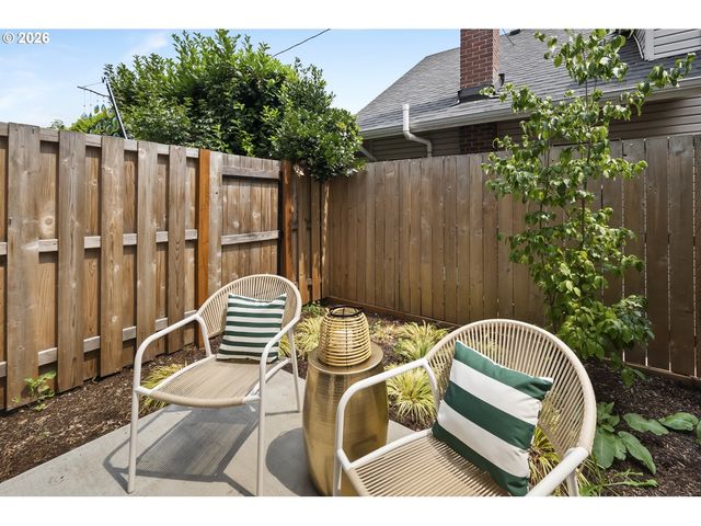 1792 Se SPOKANE St, Portland, OR 97202