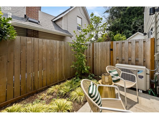1792 Se SPOKANE St, Portland, OR 97202