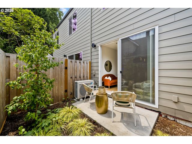 1792 Se SPOKANE St, Portland, OR 97202