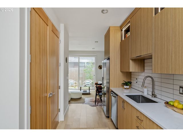 1792 Se SPOKANE St, Portland, OR 97202