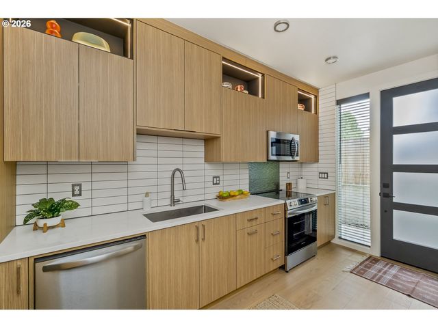 1792 Se SPOKANE St, Portland, OR 97202