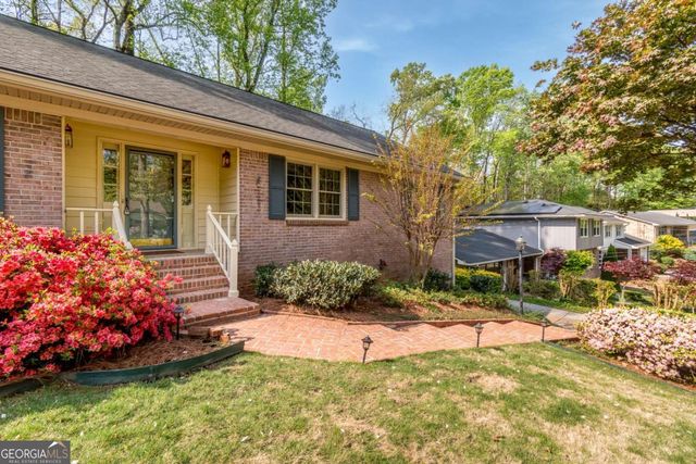 2711 Shetland Drive, Decatur, GA 30033