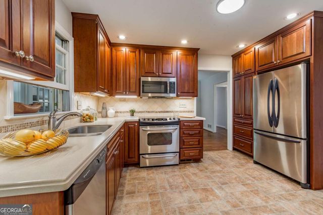 2711 Shetland Drive, Decatur, GA 30033