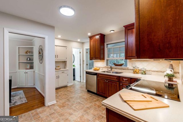 2711 Shetland Drive, Decatur, GA 30033