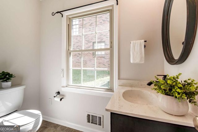 2711 Shetland Drive, Decatur, GA 30033