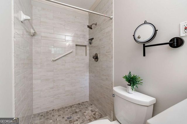 2711 Shetland Drive, Decatur, GA 30033