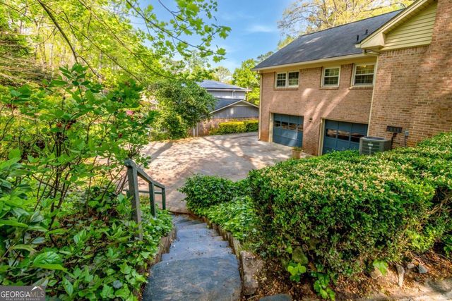 2711 Shetland Drive, Decatur, GA 30033