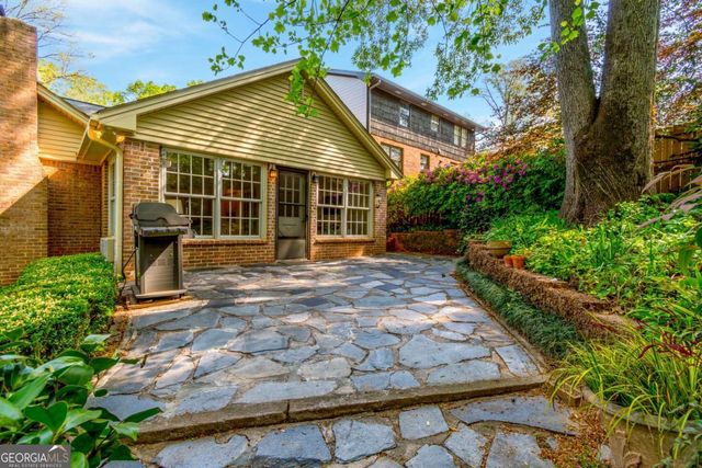 2711 Shetland Drive, Decatur, GA 30033