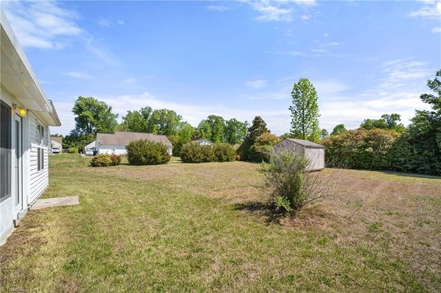 3687 Cheshire Woods Drive, Winston-salem, NC 27106