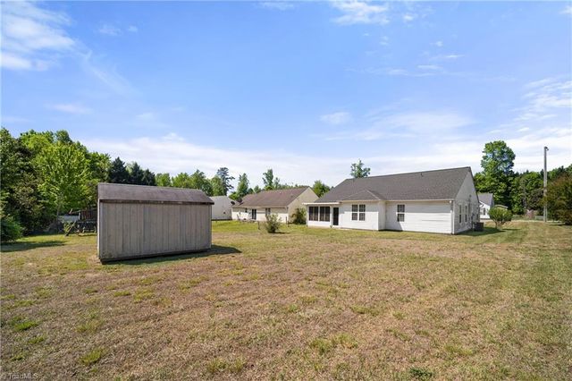 3687 Cheshire Woods Drive, Winston-salem, NC 27106