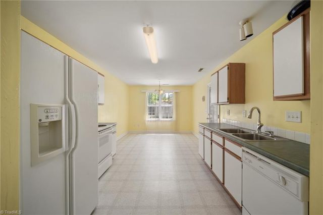3687 Cheshire Woods Drive, Winston-salem, NC 27106