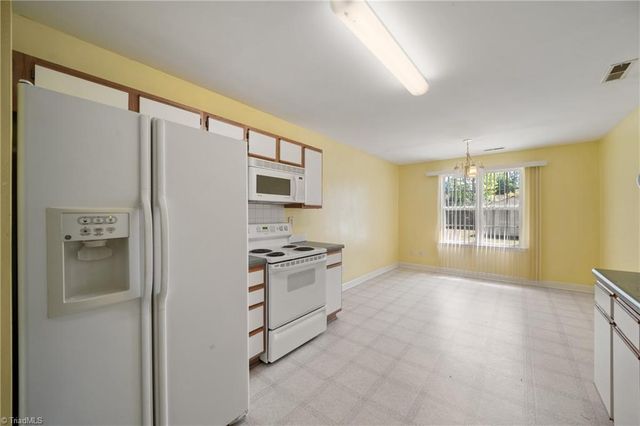 3687 Cheshire Woods Drive, Winston-salem, NC 27106