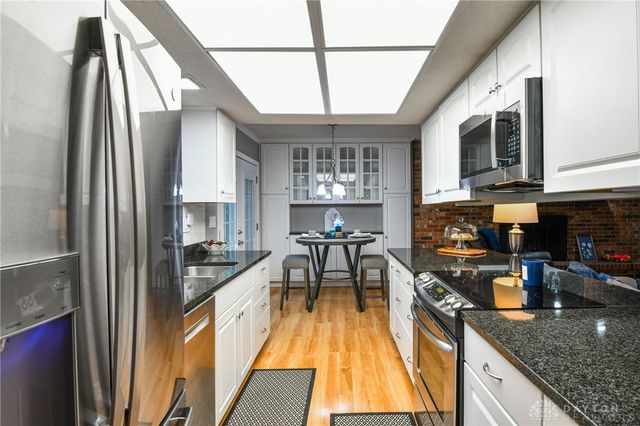 2044 Meadowside Lane, Dayton, OH 45458