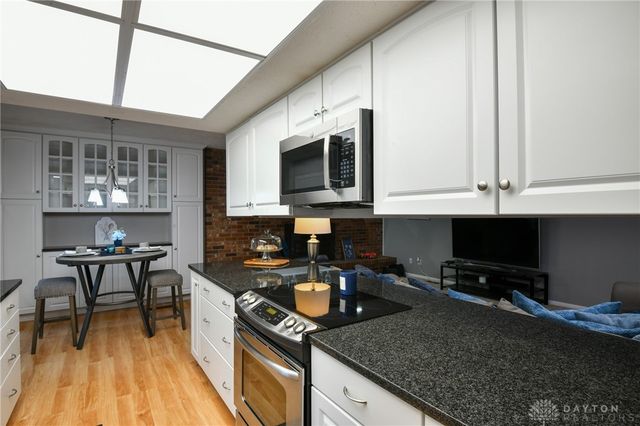 2044 Meadowside Lane, Dayton, OH 45458