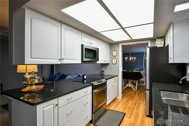 2044 Meadowside Lane, Dayton, OH 45458