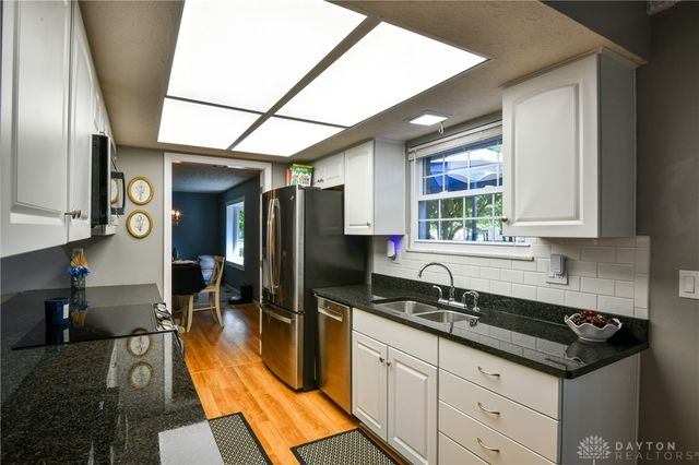 2044 Meadowside Lane, Dayton, OH 45458