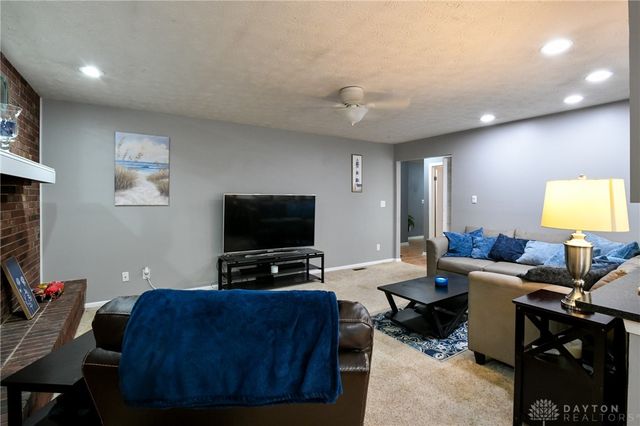 2044 Meadowside Lane, Dayton, OH 45458