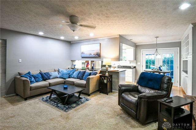 2044 Meadowside Lane, Dayton, OH 45458