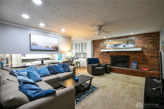 2044 Meadowside Lane, Dayton, OH 45458