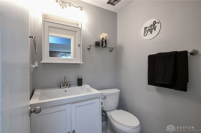 2044 Meadowside Lane, Dayton, OH 45458